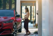 Ford y otros dos fabricantes, crearán una plataforma que conectará empresas de servicios eléctricos con fabricantes de automóviles