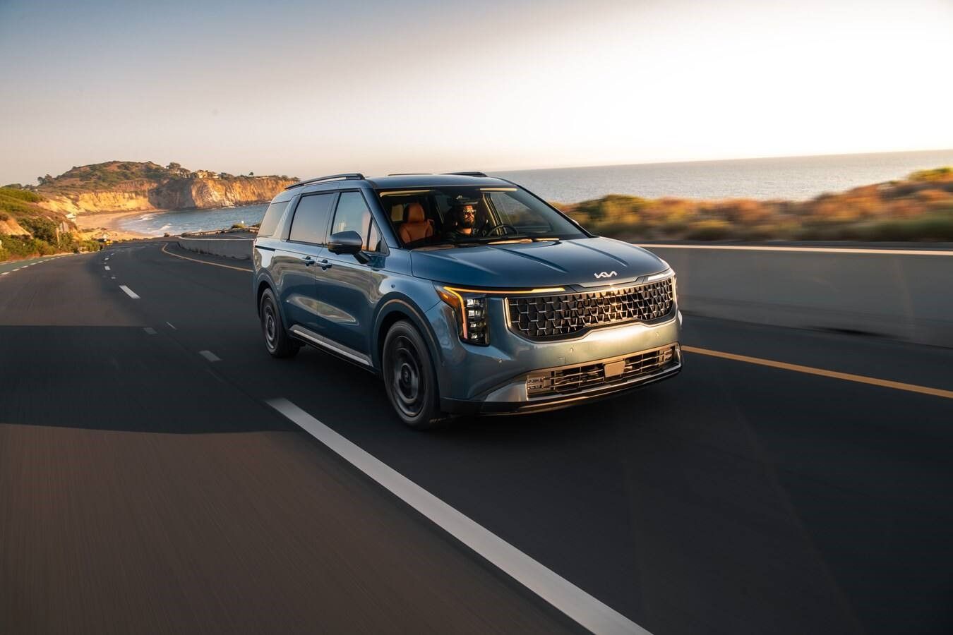 Kia América anunció los precios del Carnival 2026