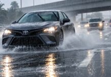Si el auto comienza a flotar sobre el agua, no hagas esto, ¿Cómo reaccionar ante el hidroplaneo?